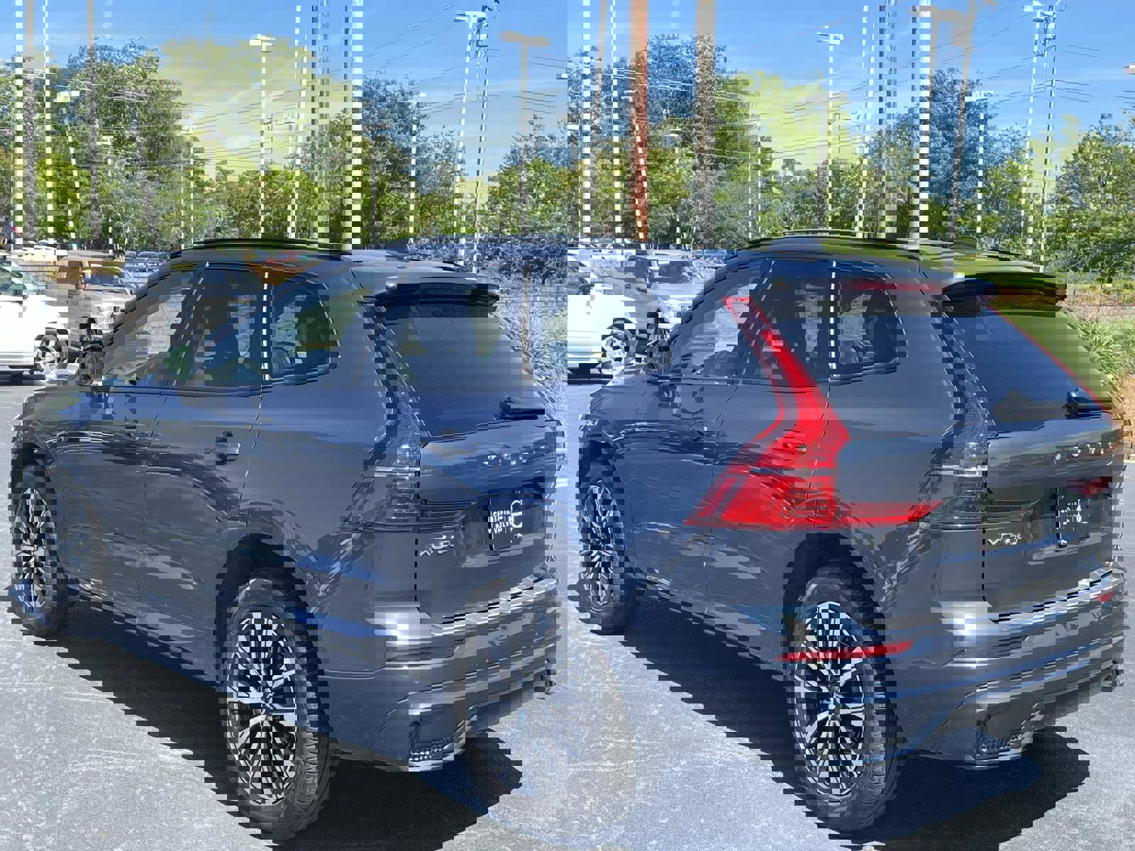 Used 2024 Volvo XC60 B5 Core w/ Protection Package Premier AWD/4WD image 5