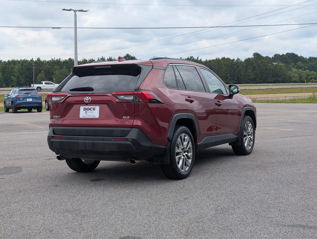 Used 2019 Toyota RAV4 XLE Premium FWD image 10