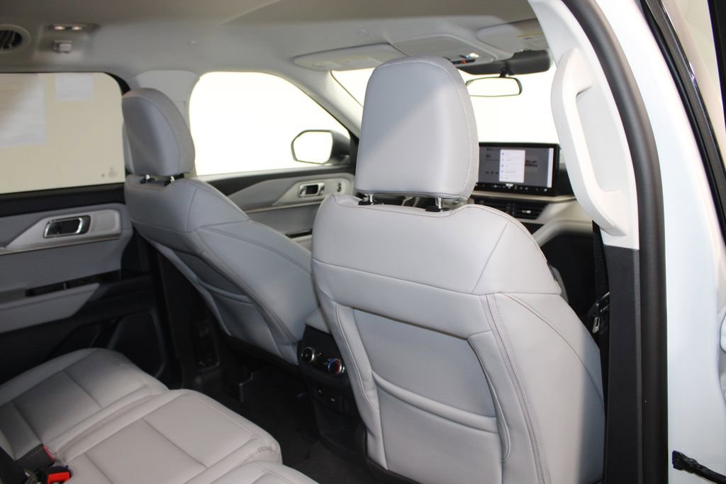New 2026 Ford Explorer Active RWD image 32