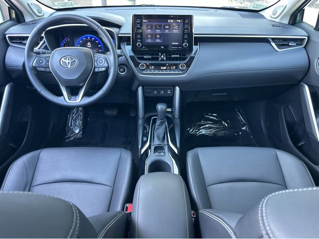 Used 2022 Toyota Corolla Cross XLE w/ Convenience Package image 8