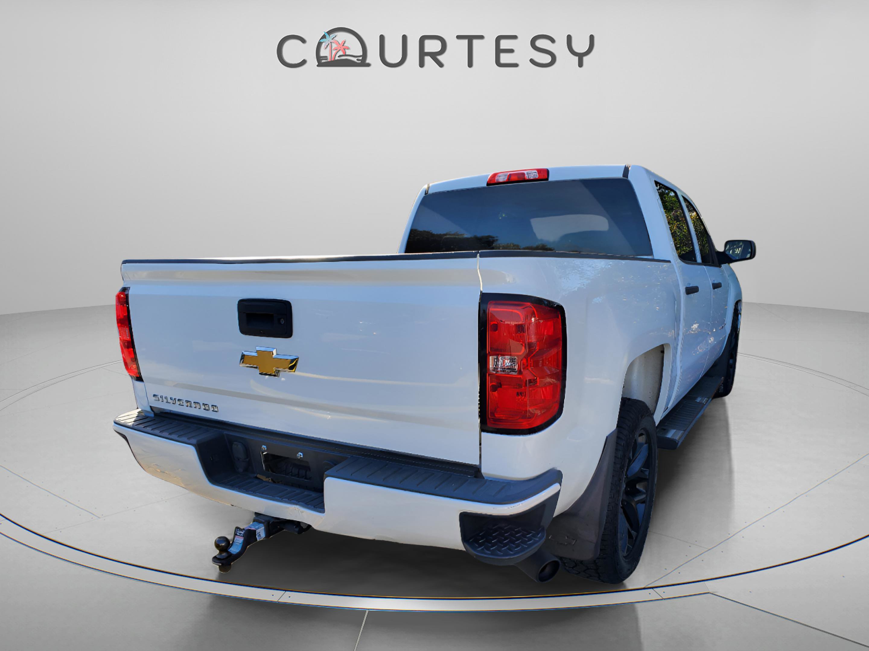 Used 2018 Chevrolet Silverado 1500 Custom w/ Custom Value Package image 3