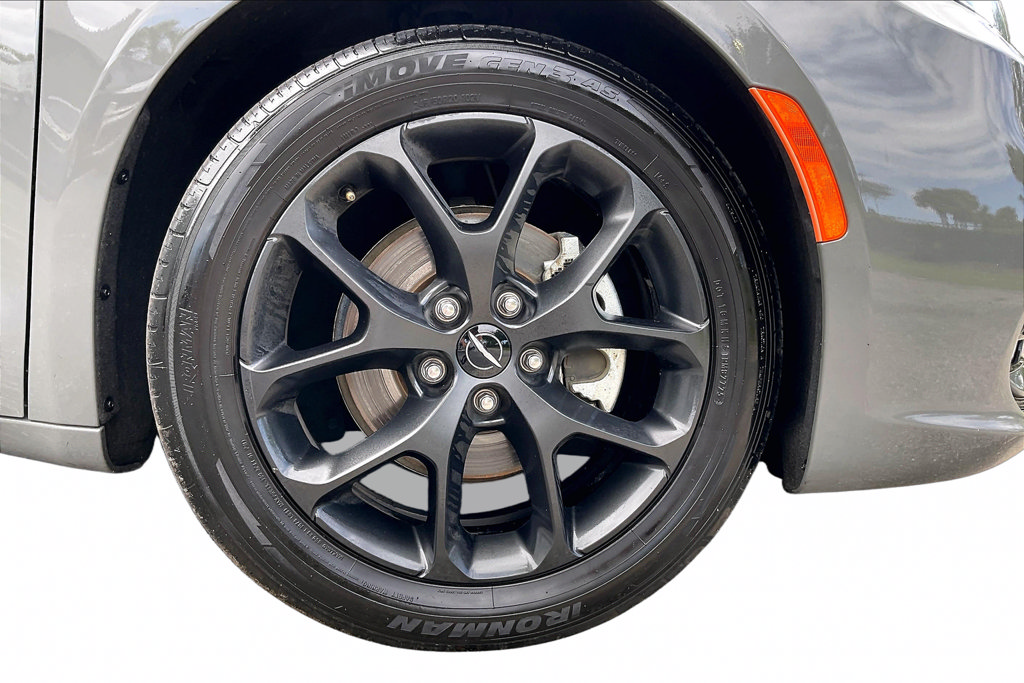Used 2025 Chrysler Pacifica Limited FWD image 35