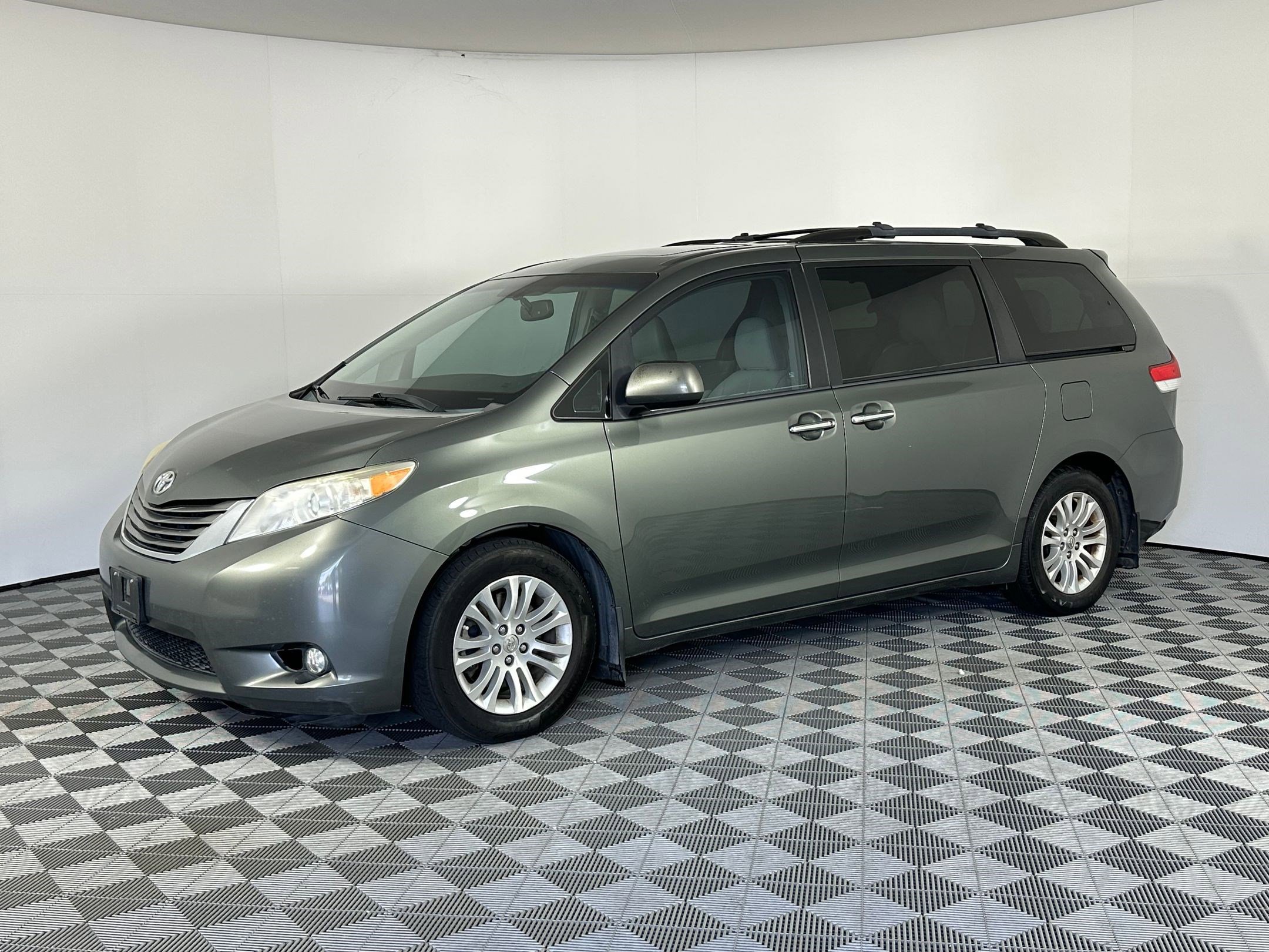 Used 2014 Toyota Sienna XLE