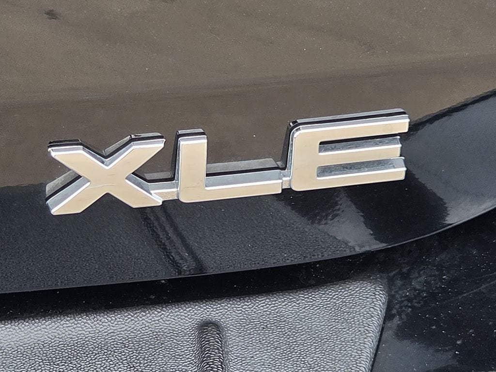 Used 2024 Toyota Highlander XLE FWD image 11