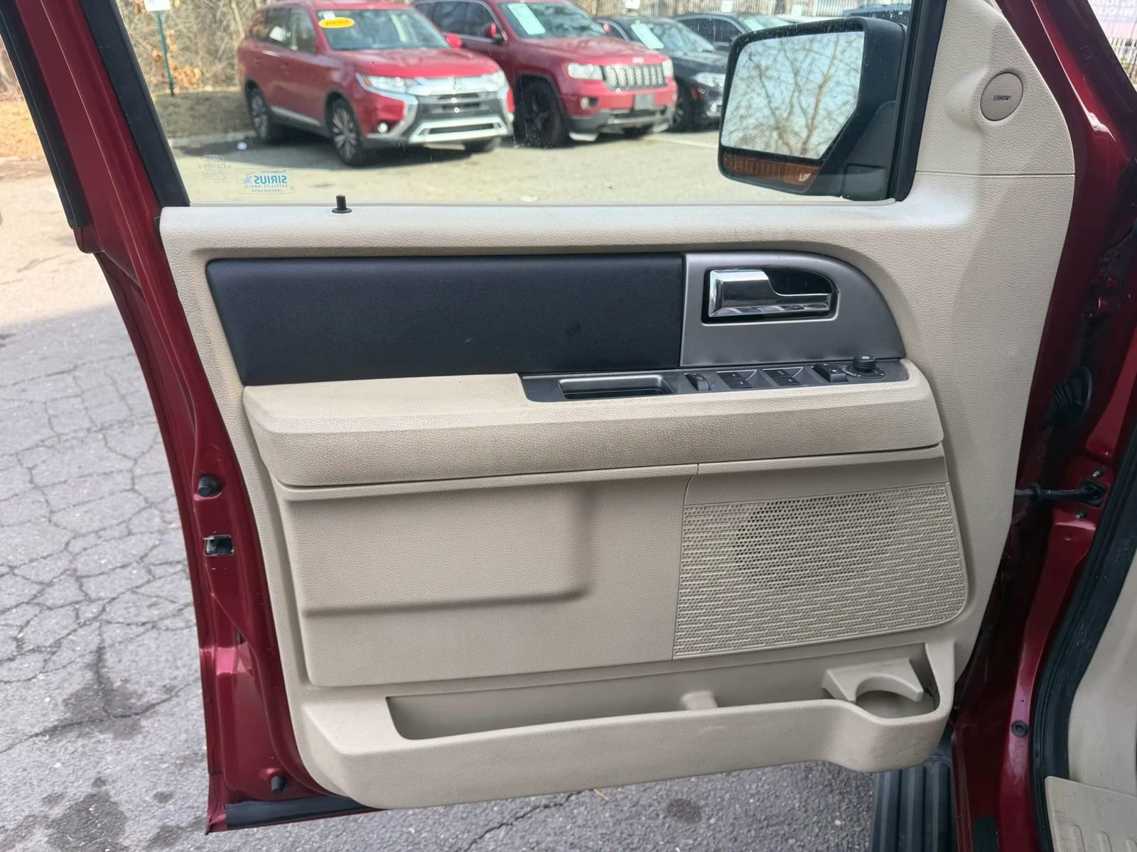 Used 2016 Ford Expedition XLT w/ Equipment Group 202A image 9