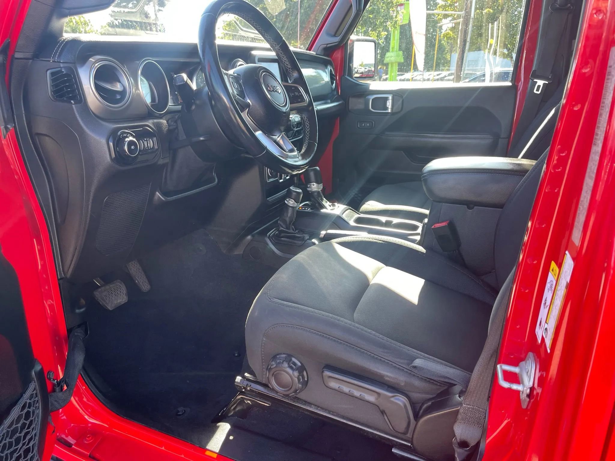 Used 2019 Jeep Wrangler Unlimited Sahara AWD/4WD image 8
