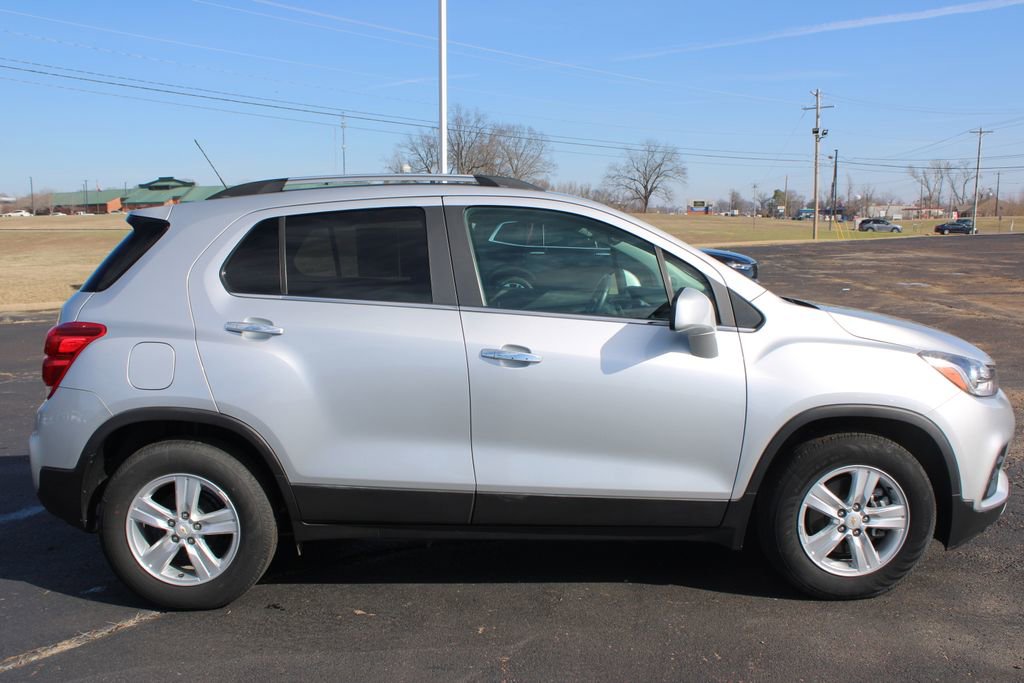 Used 2020 Chevrolet Trax LT w/ LT Convenience Package image 9