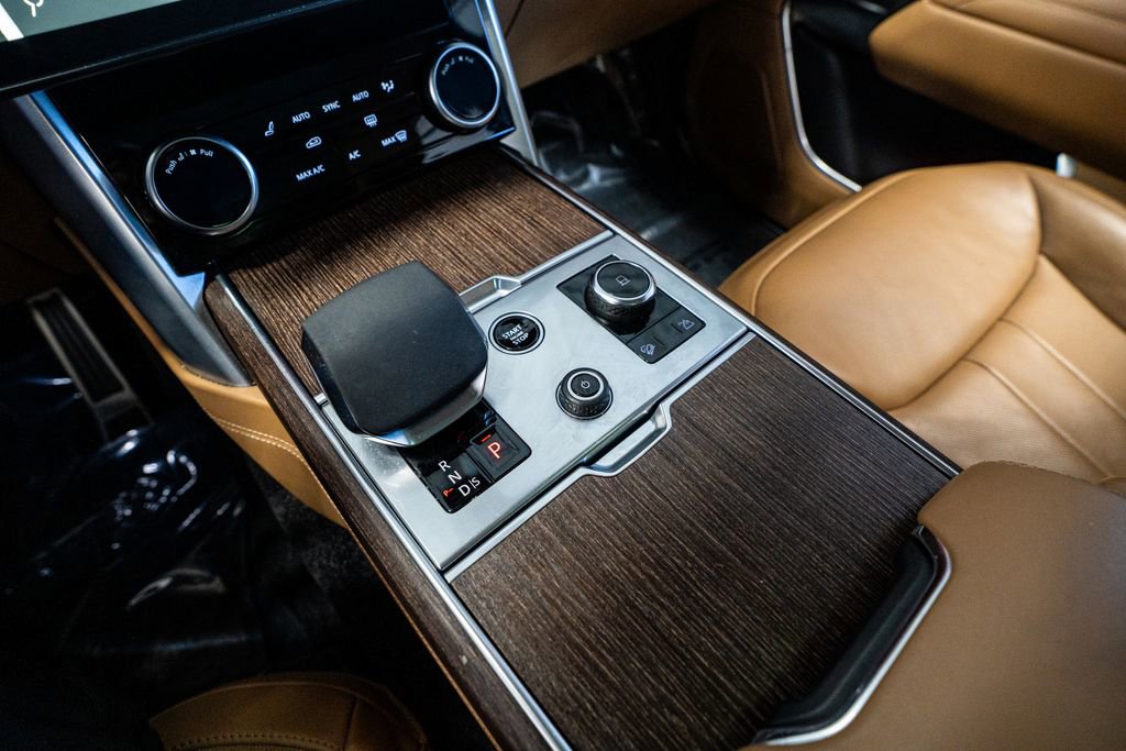 Used 2023 Land Rover Range Rover Long Wheelbase SE image 44