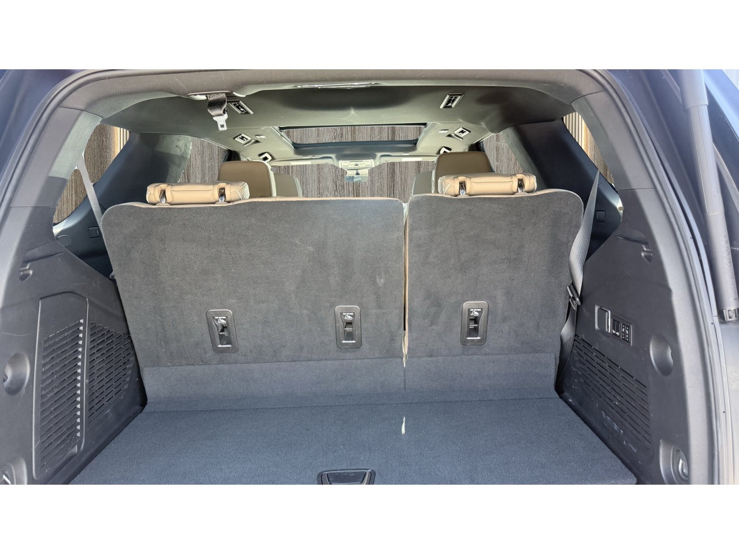 Used 2023 Chevrolet Tahoe Premier w/ Premium Package RWD image 10
