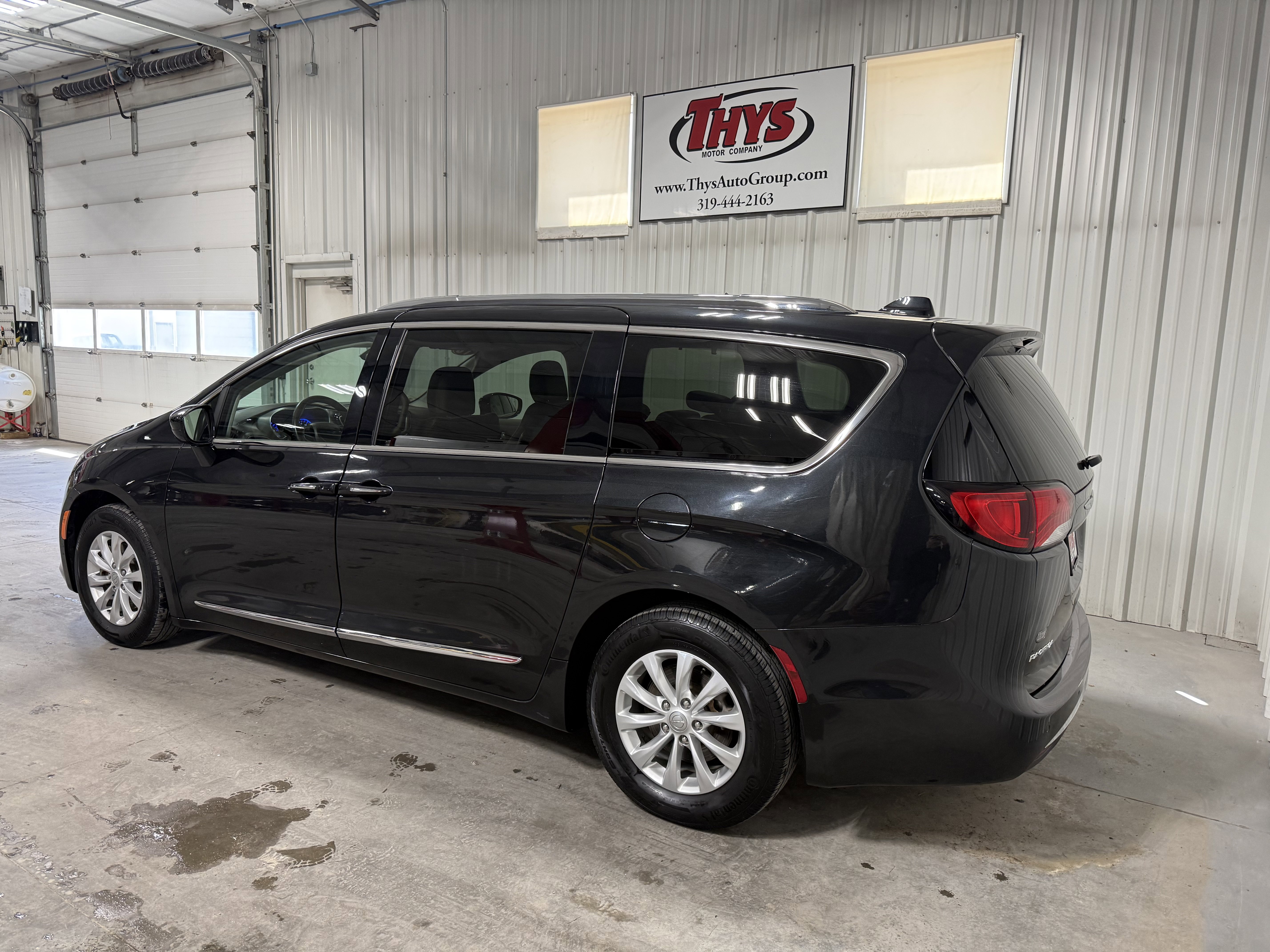 Used 2018 Chrysler Pacifica Touring-L FWD image 12