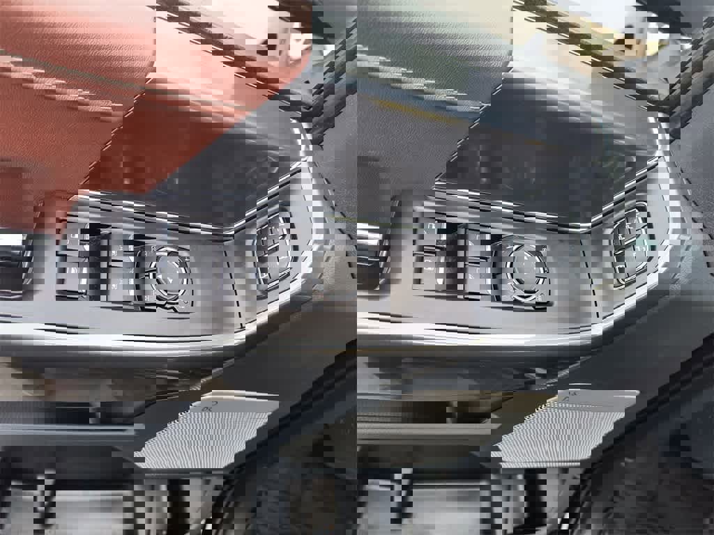 Used 2023 Ford F150 Lariat w/ Equipment Group 502A High image 13