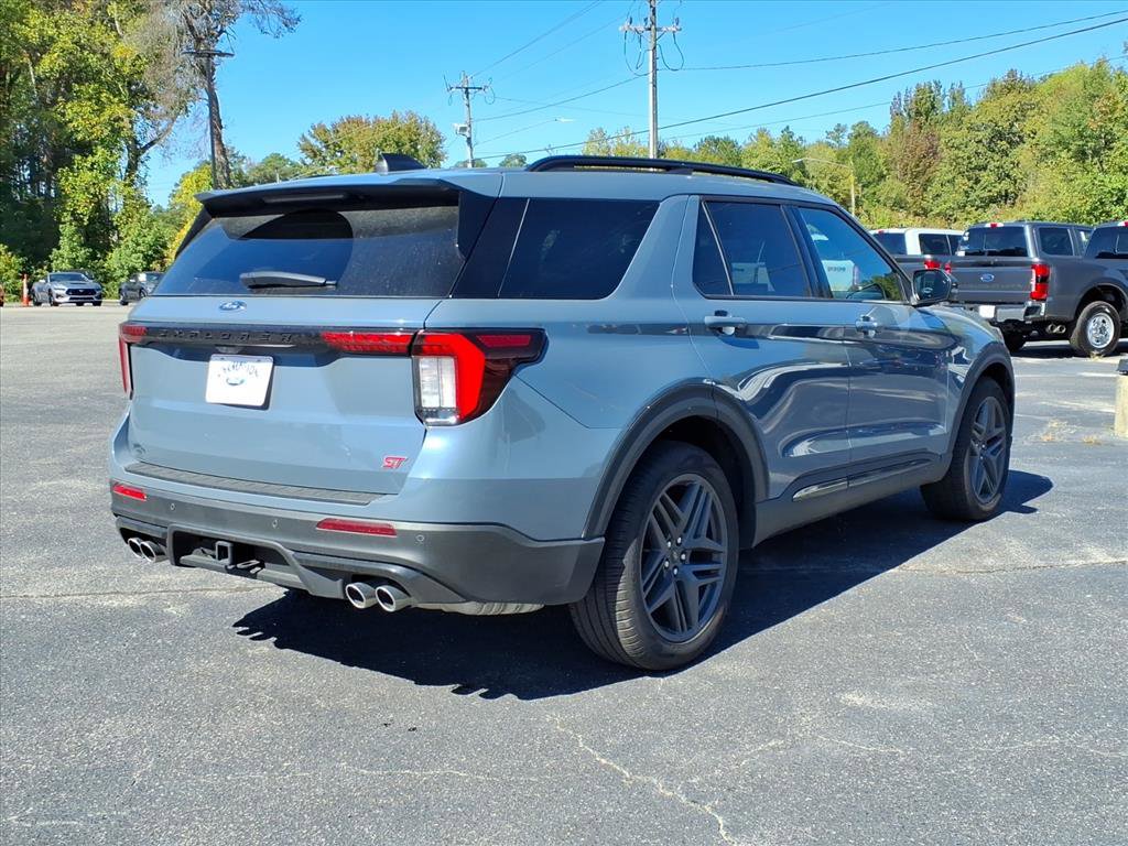 Used 2025 Ford Explorer ST image 24