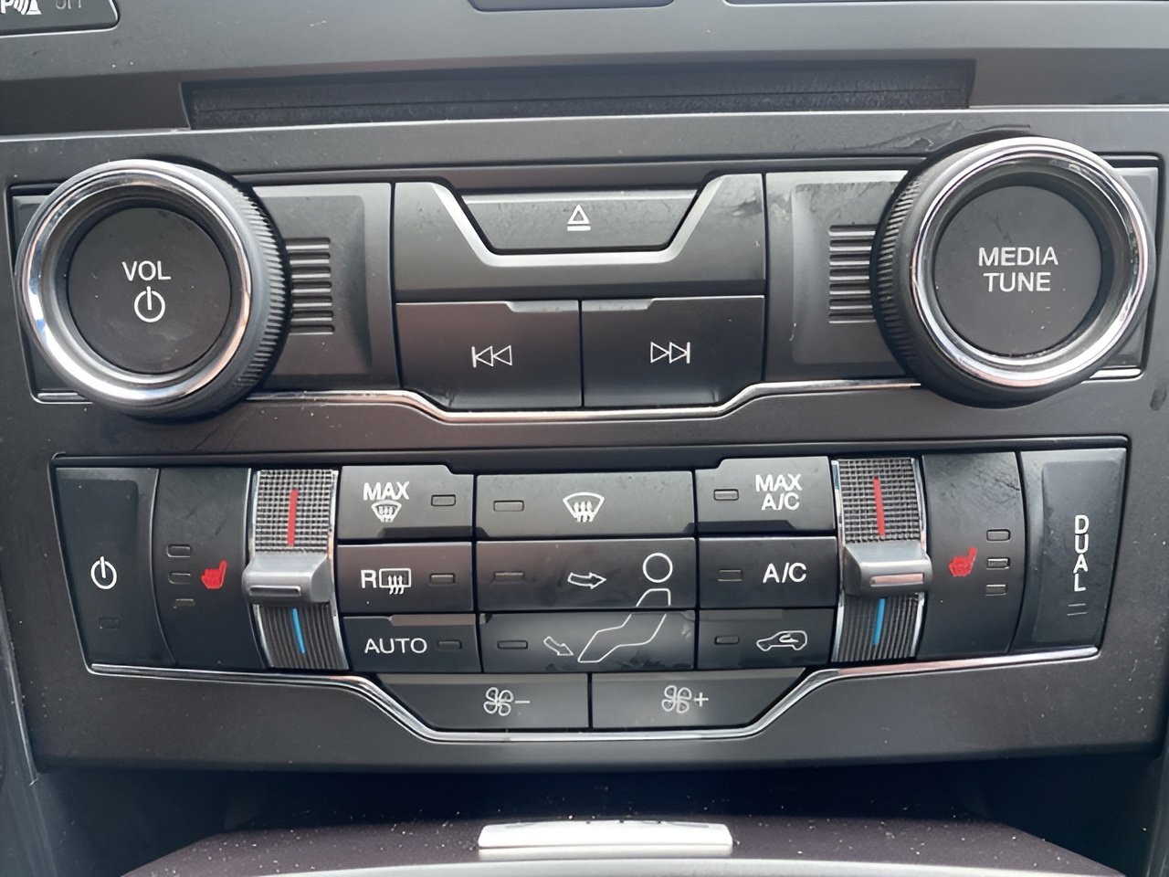 Certified 2018 Ford Explorer XLT w/ Equipment Group 202A image 22