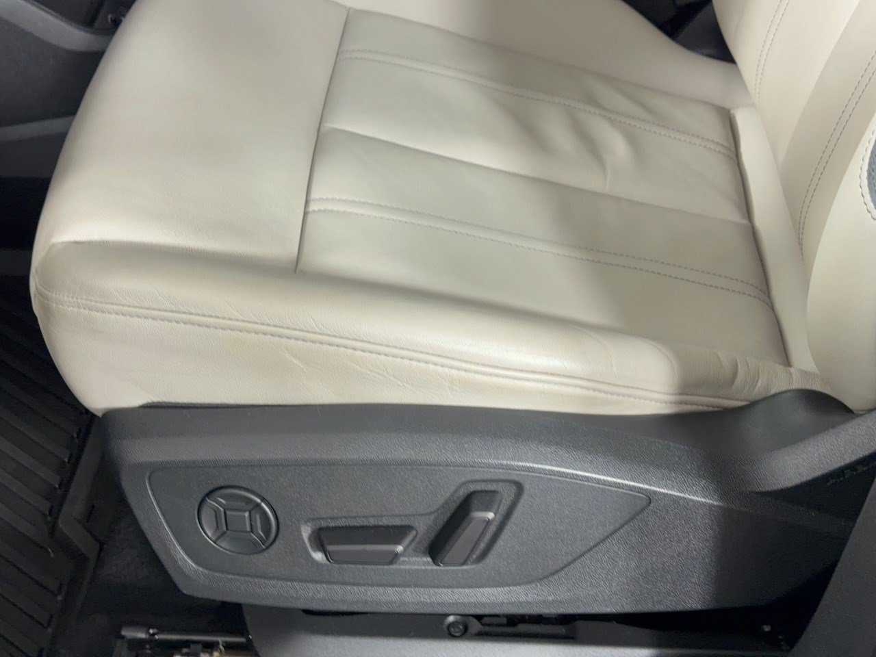 Used 2024 Audi Q4 e-tron Premium Plus AWD/4WD image 16