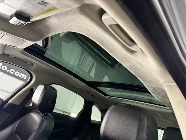 Used 2019 Jaguar F-PACE Premium image 20