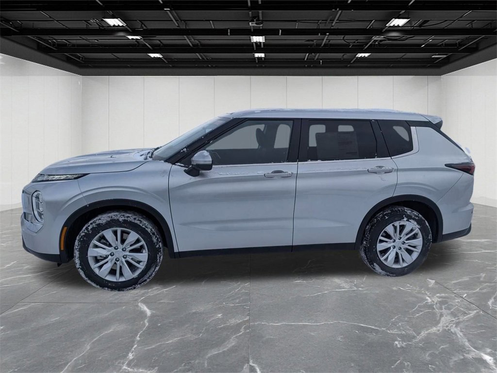 New 2026 Mitsubishi Outlander ES image 2