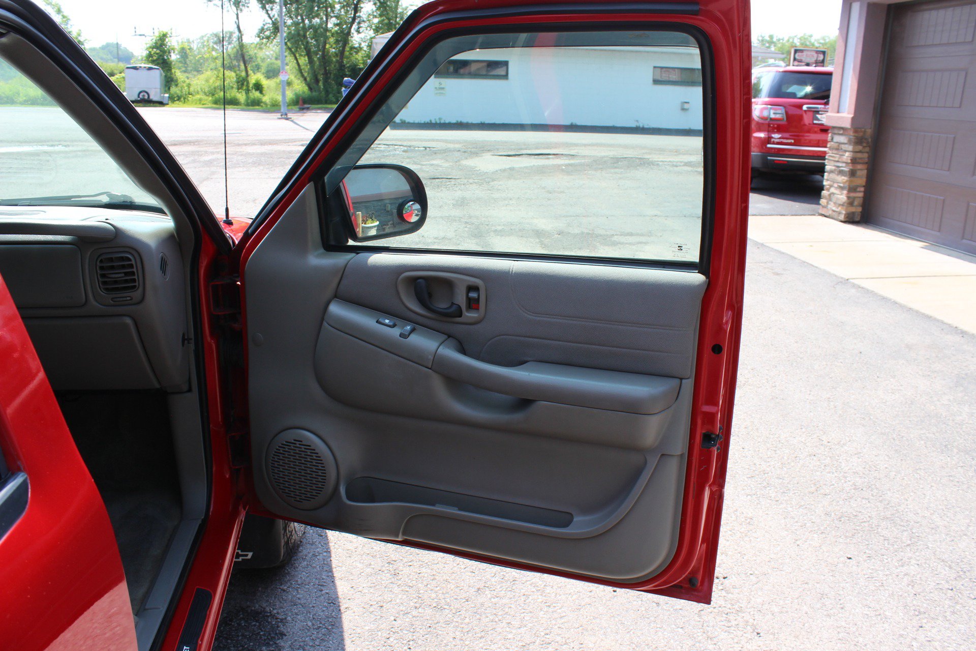 Used 2004 Chevrolet Blazer LS w/ Preferred Equipment Group AWD/4WD image 32