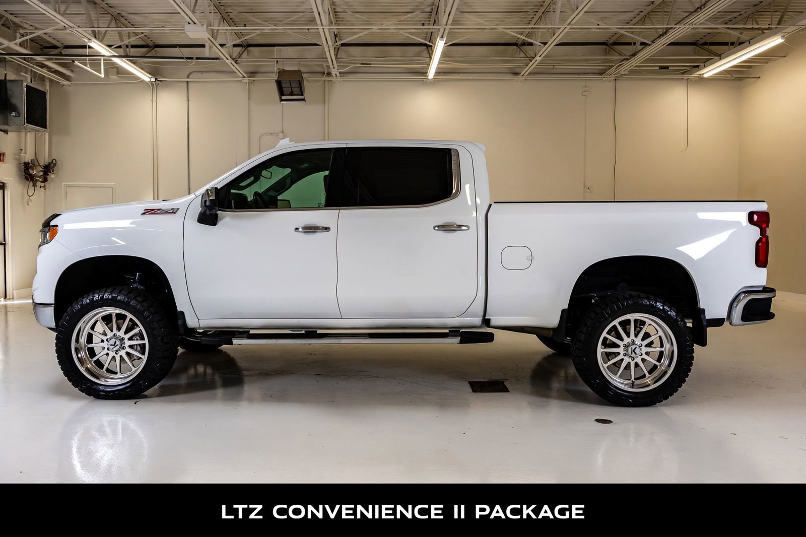 Used 2022 Chevrolet Silverado 1500 LTZ AWD/4WD image 6