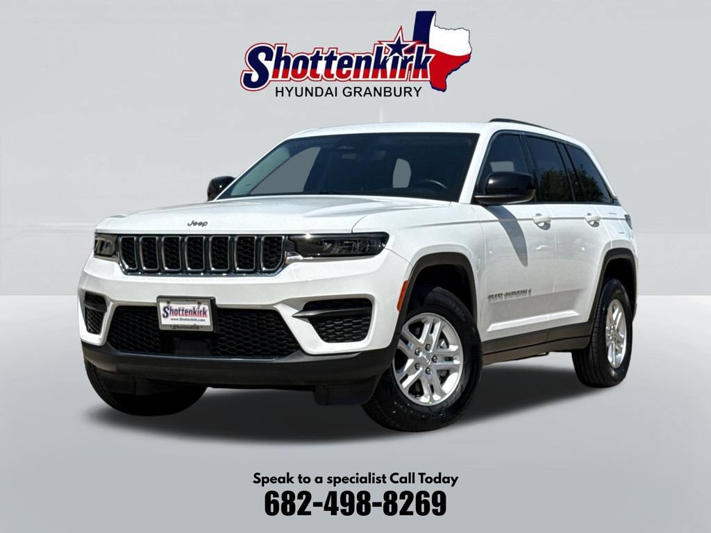 Used 2022 Jeep Grand Cherokee Laredo w/ Luxury Tech Group I RWD image 1