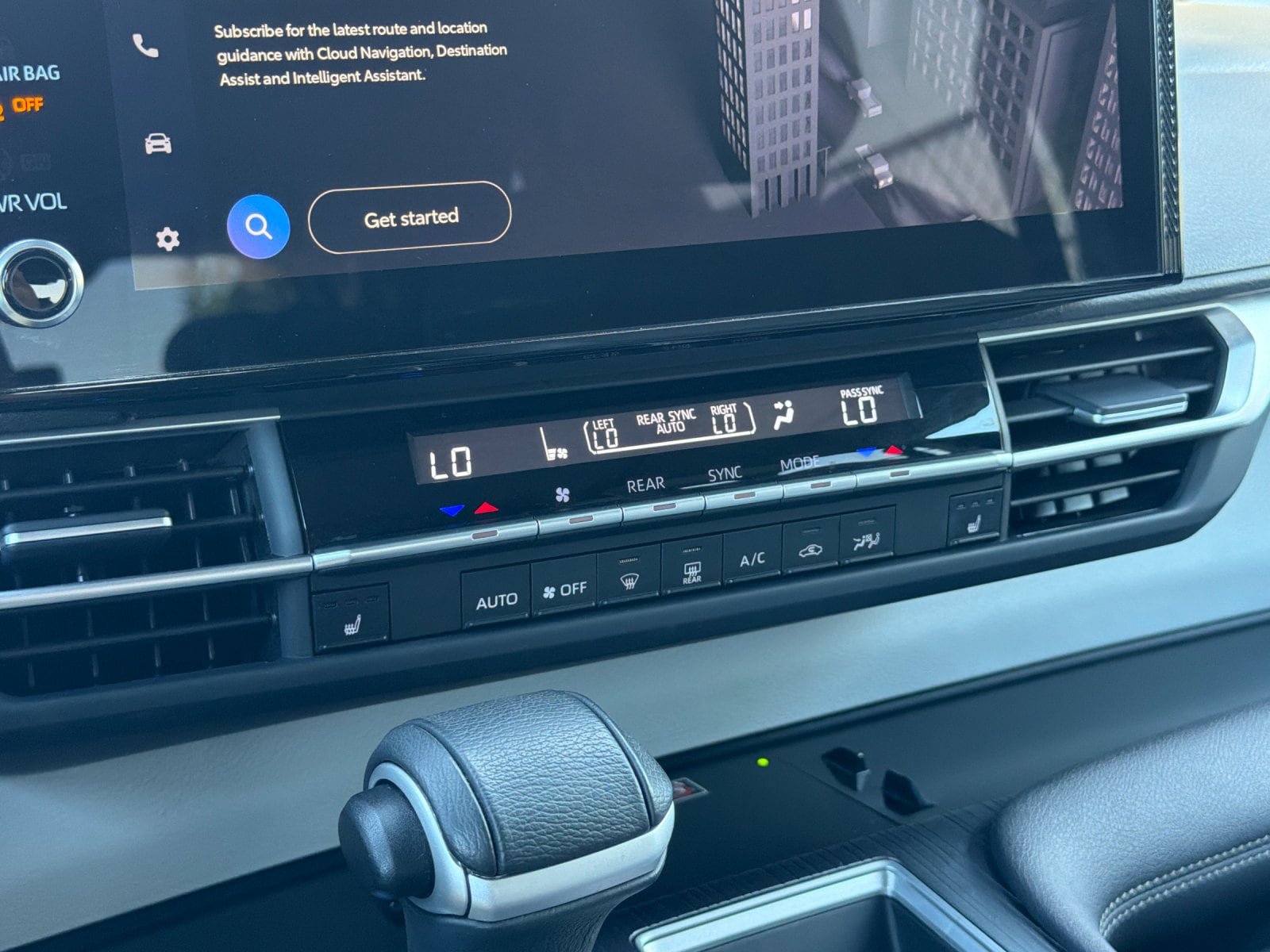Used 2025 Toyota Sienna XLE FWD image 20