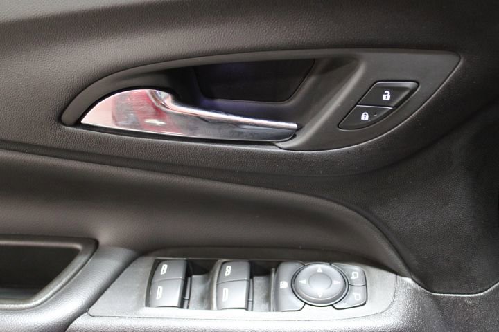 Used 2024 Chevrolet Equinox LT image 16