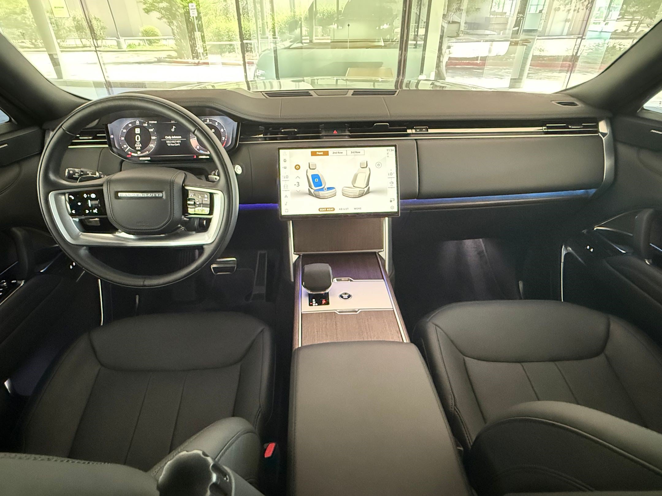 Used 2025 Land Rover Range Rover Long Wheelbase SE AWD/4WD image 14