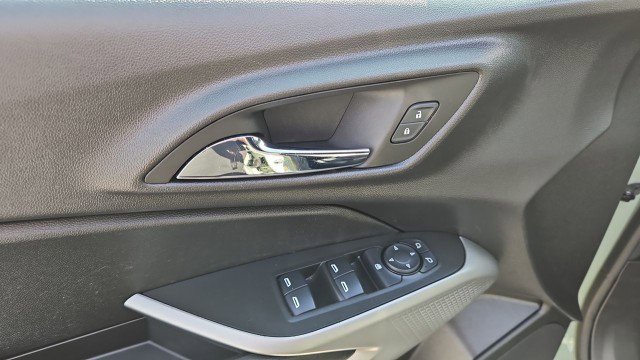 Used 2024 Chevrolet Trax RS w/ Driver Confidence Package FWD image 21