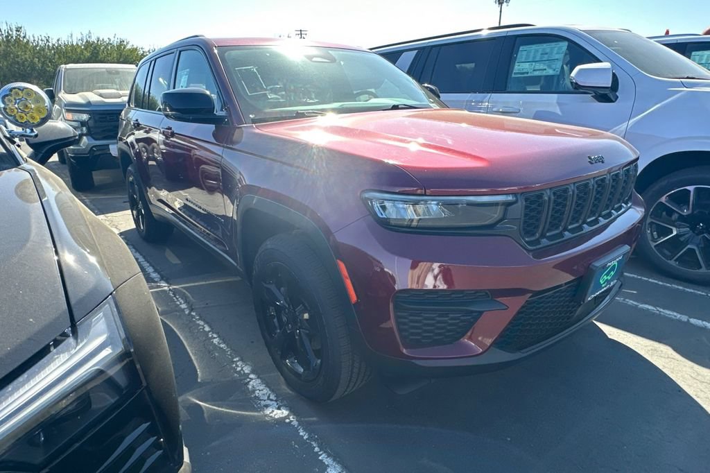 Used 2023 Jeep Grand Cherokee Altitude RWD image 2