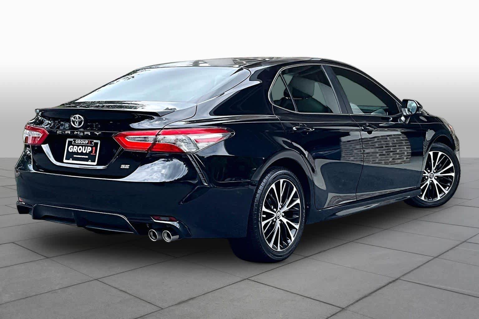 Used 2018 Toyota Camry SE w/ Convenience Package FWD image 13