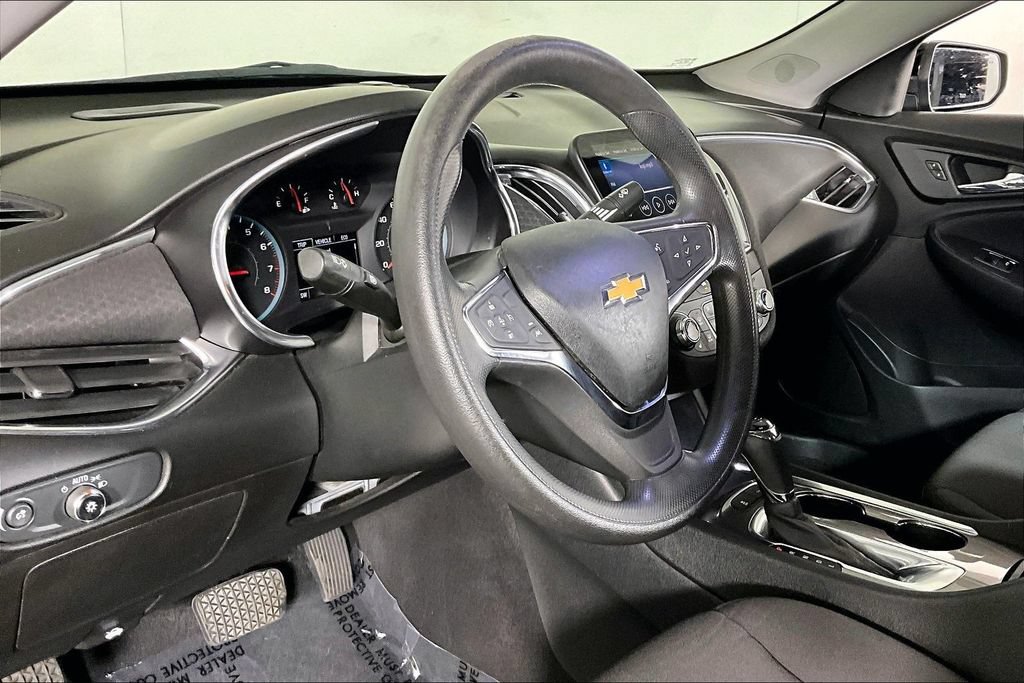 Used 2020 Chevrolet Malibu LT FWD image 13