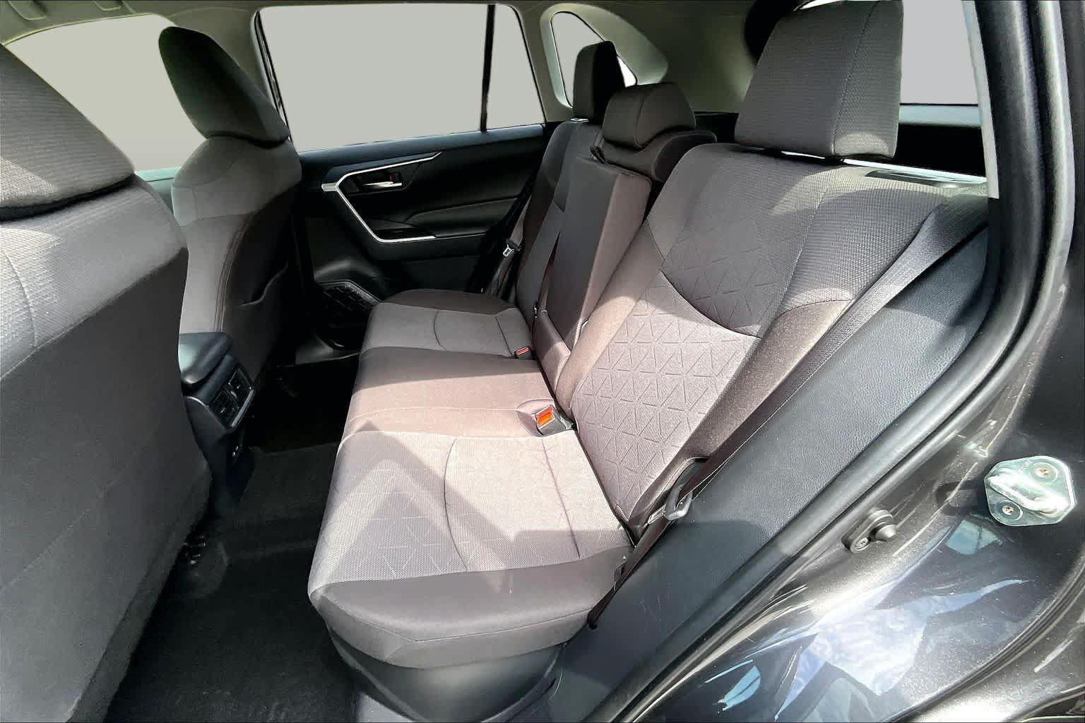 Used 2025 Toyota RAV4 XLE AWD/4WD image 19