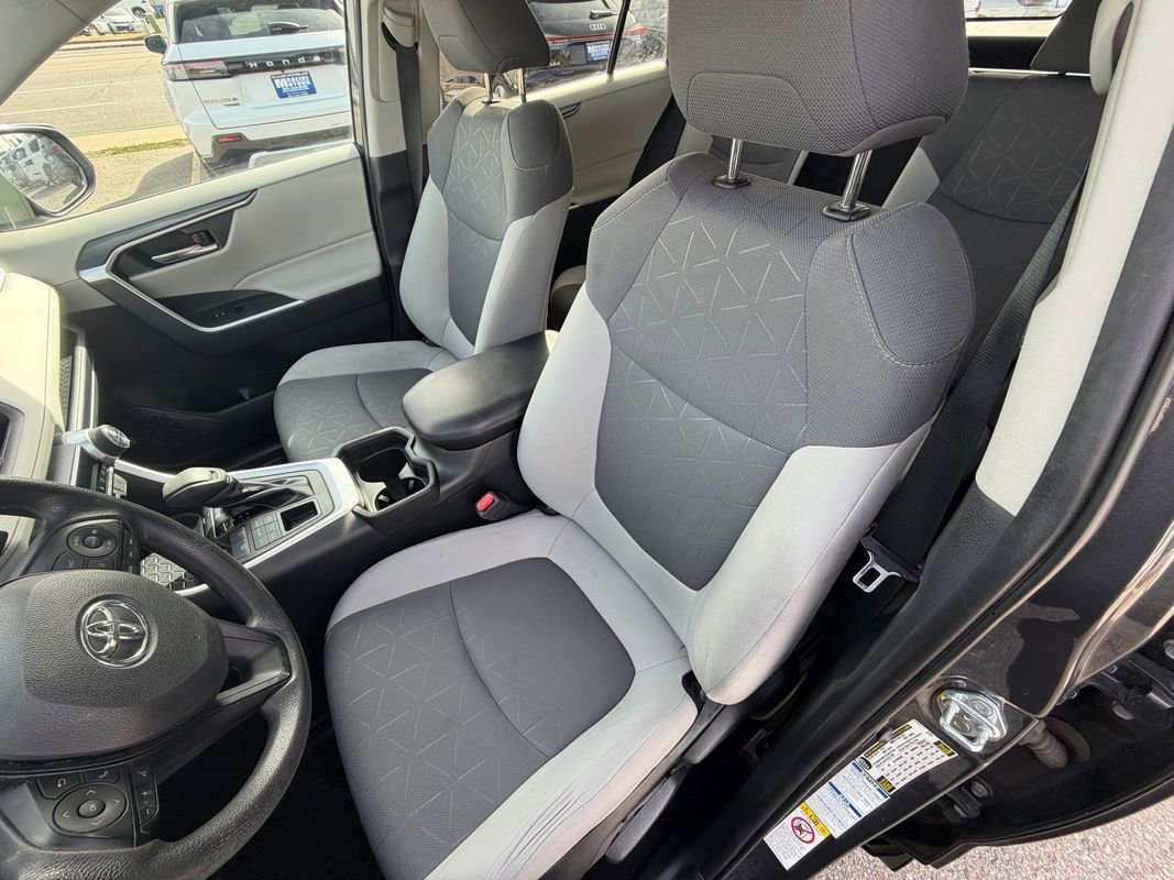 Used 2019 Toyota RAV4 XLE image 19