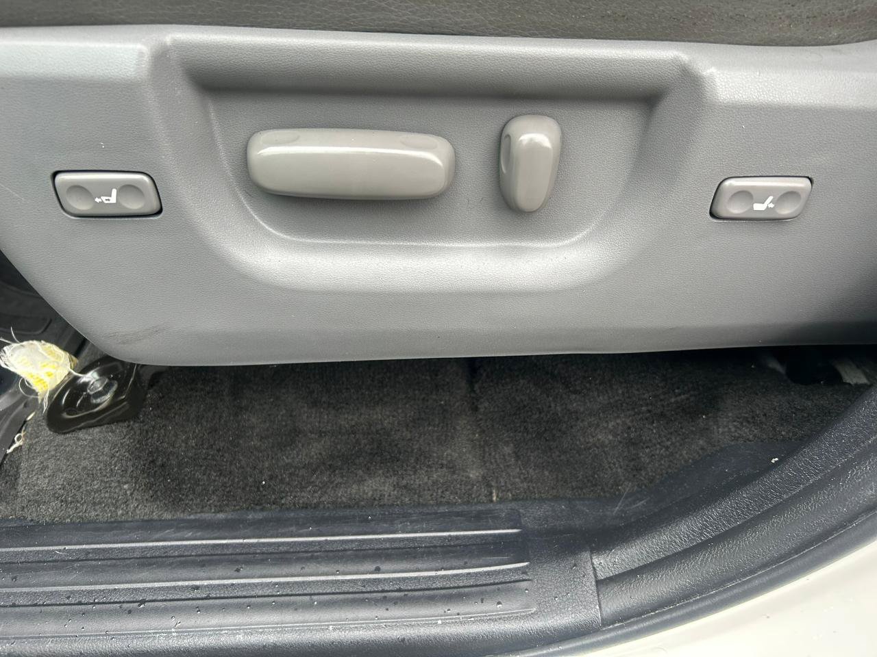 Used 2014 Toyota Sequoia Platinum AWD/4WD image 10