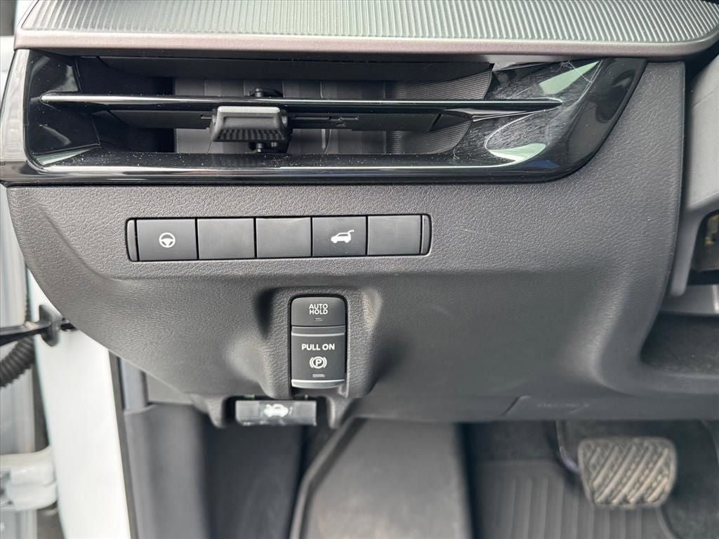 Used 2025 Nissan Murano SV FWD image 21