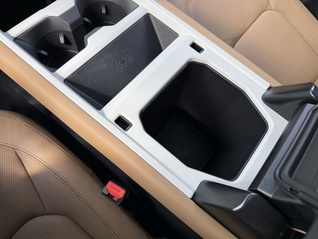 New 2026 Land Rover Defender 130 X-Dynamic SE image 27