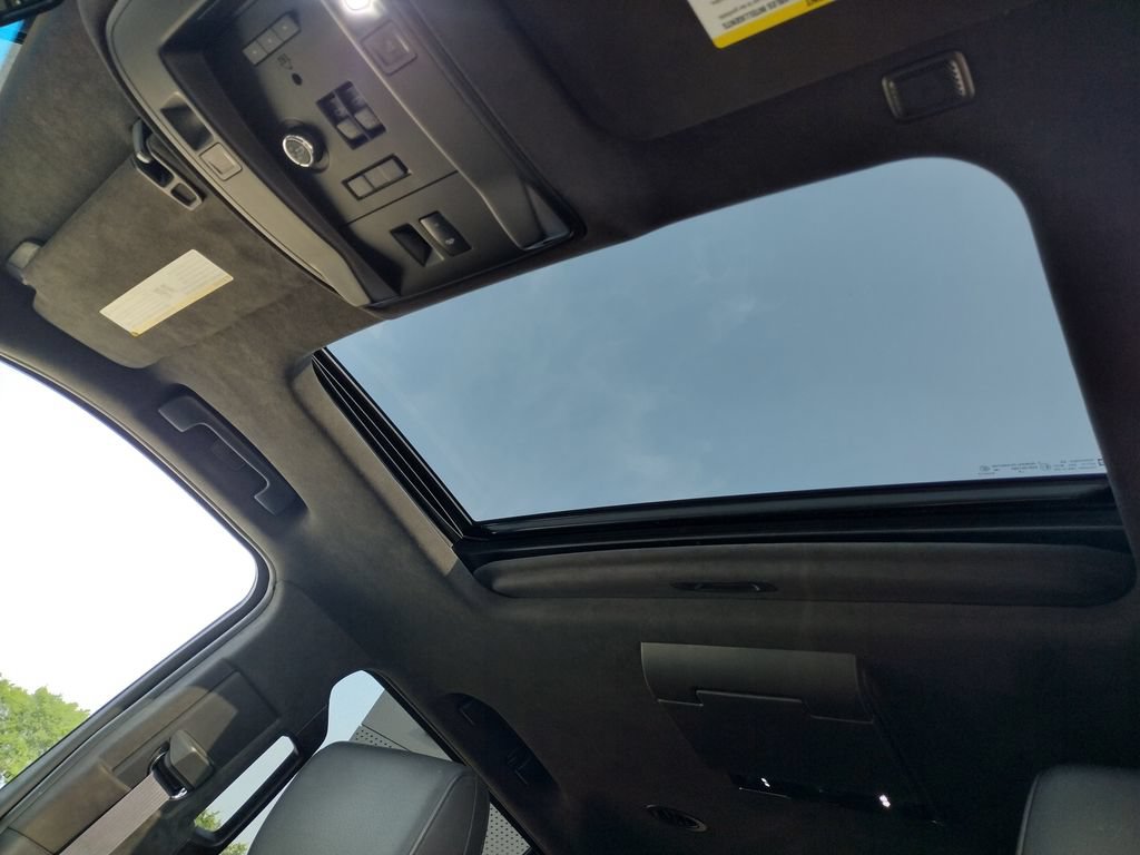 Used 2016 Cadillac Escalade Platinum AWD/4WD image 11