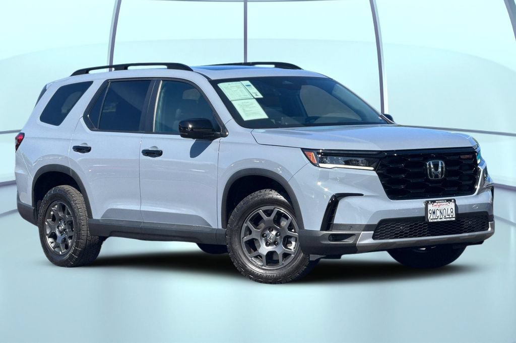 Certified 2024 Honda Pilot TrailSport image 2