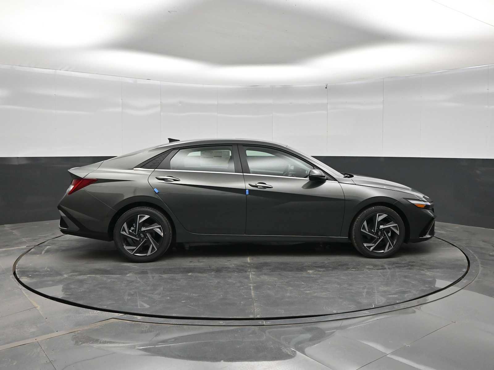New 2026 Hyundai Elantra Limited FWD image 9