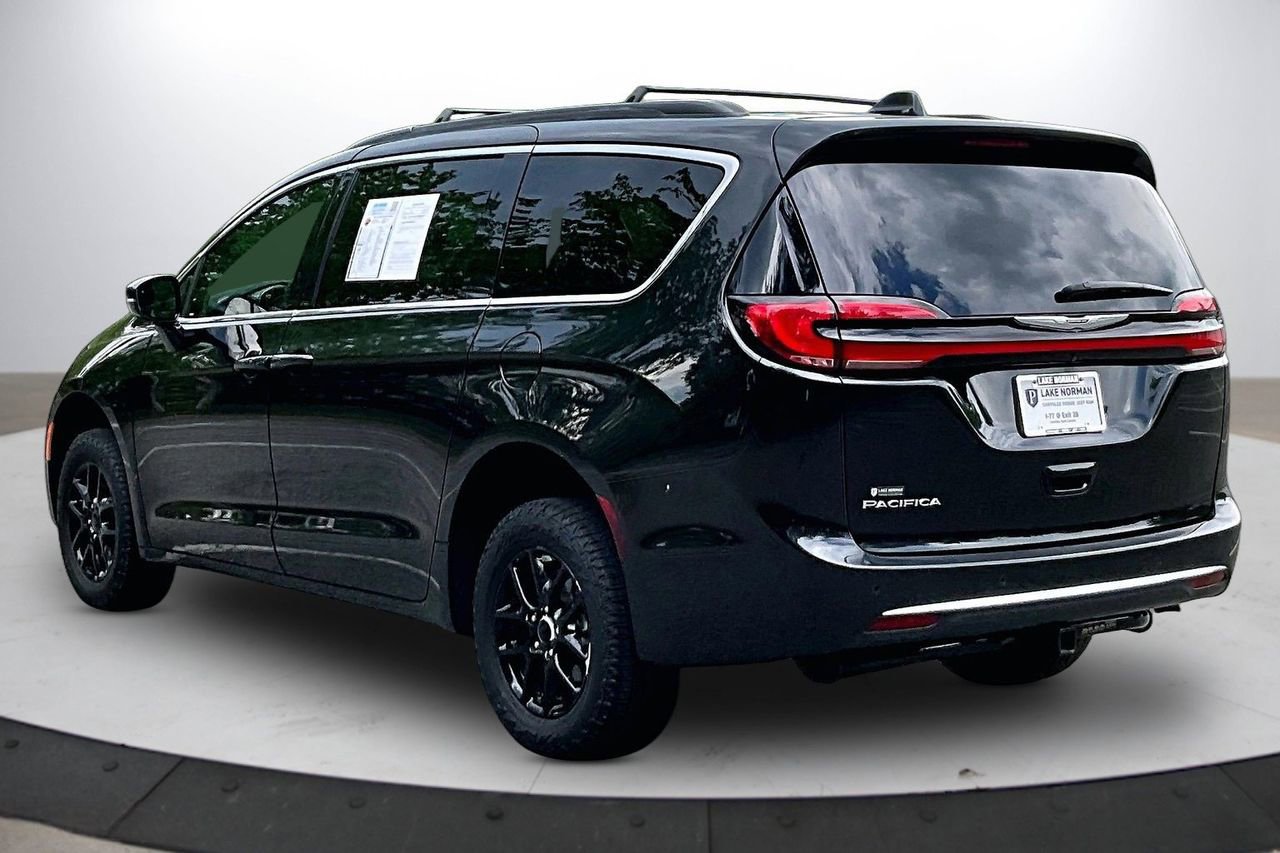 Used 2022 Chrysler Pacifica Touring-L FWD image 7