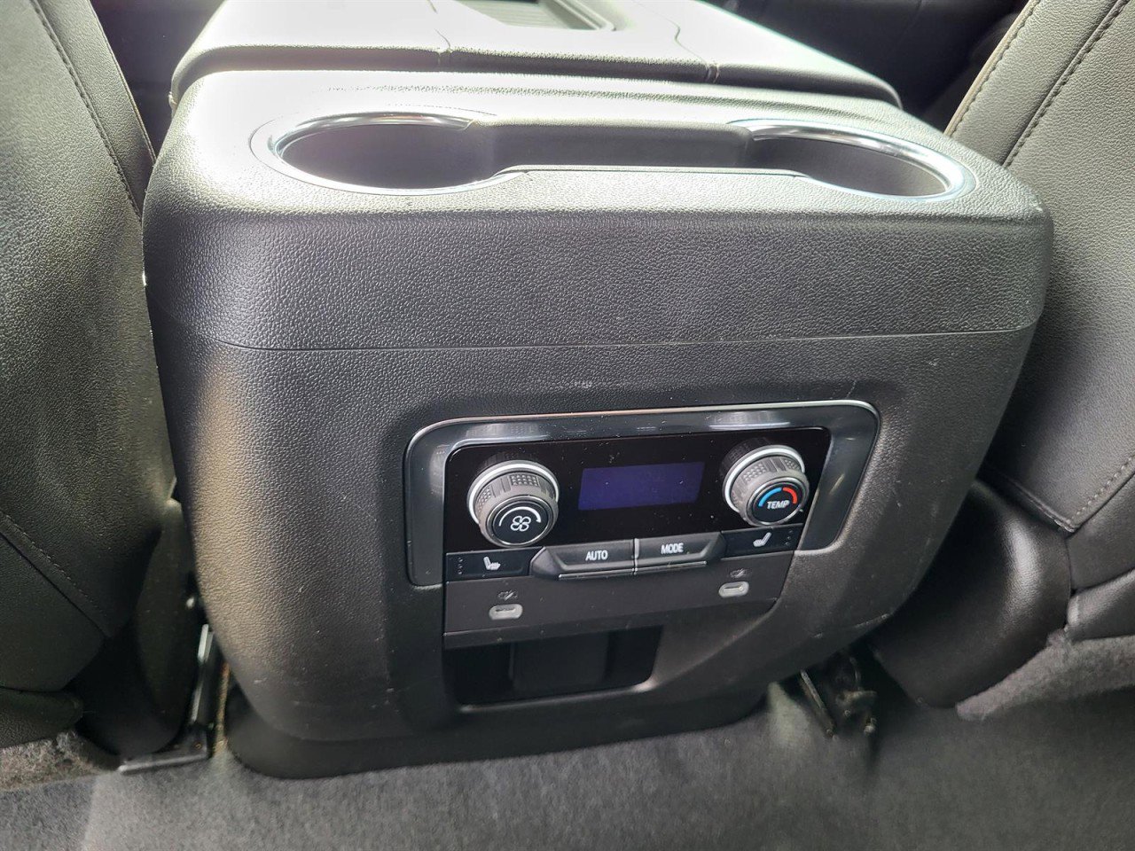 Used 2024 Chevrolet Suburban Premier image 17