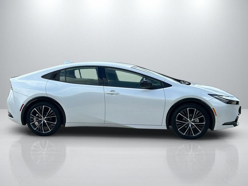 Used 2023 Toyota Prius XLE FWD image 4