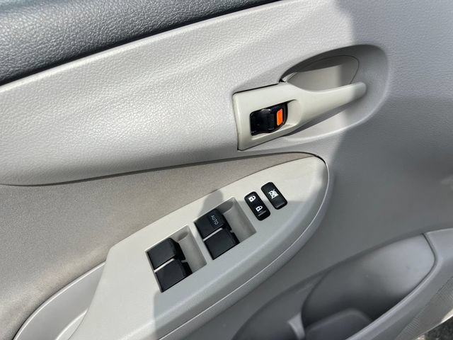 Used 2012 Toyota Corolla L FWD image 29