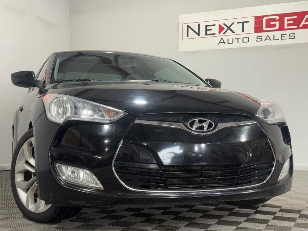 Used 2012 Hyundai Veloster w/ Style Pkg FWD image 2