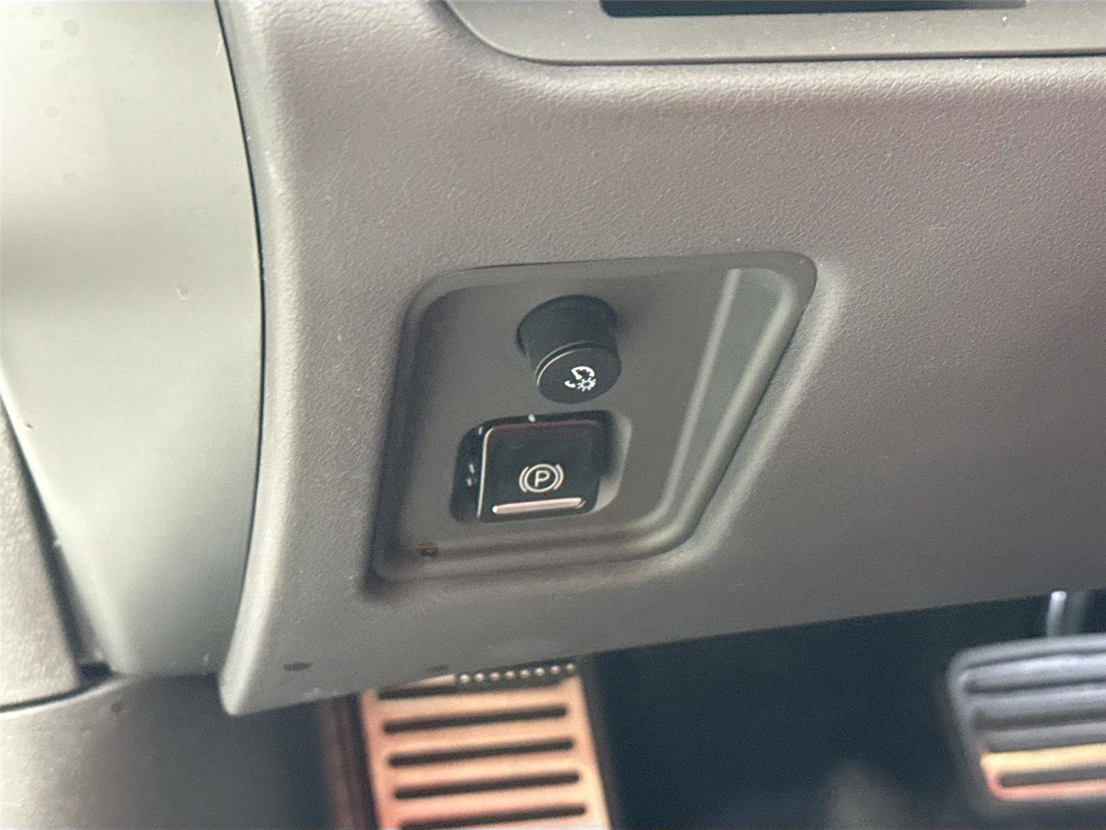 Used 2023 Chevrolet Corvette 1LT w/ Z51 Performance Package image 18