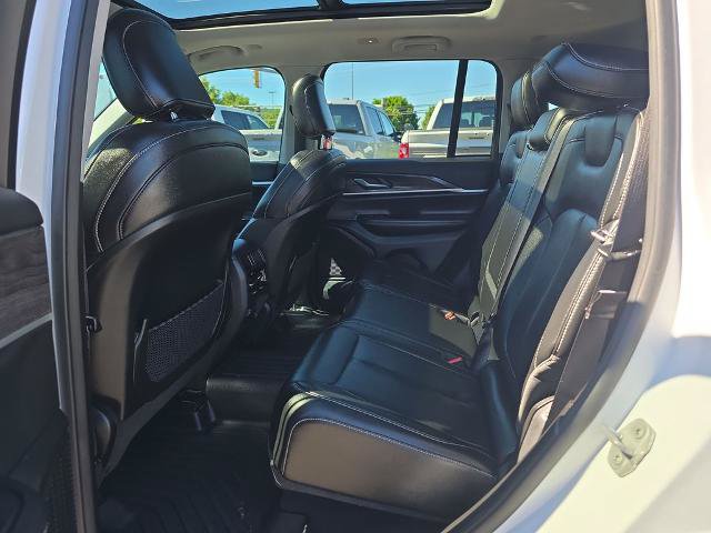 Used 2023 Jeep Grand Cherokee Limited AWD/4WD image 16