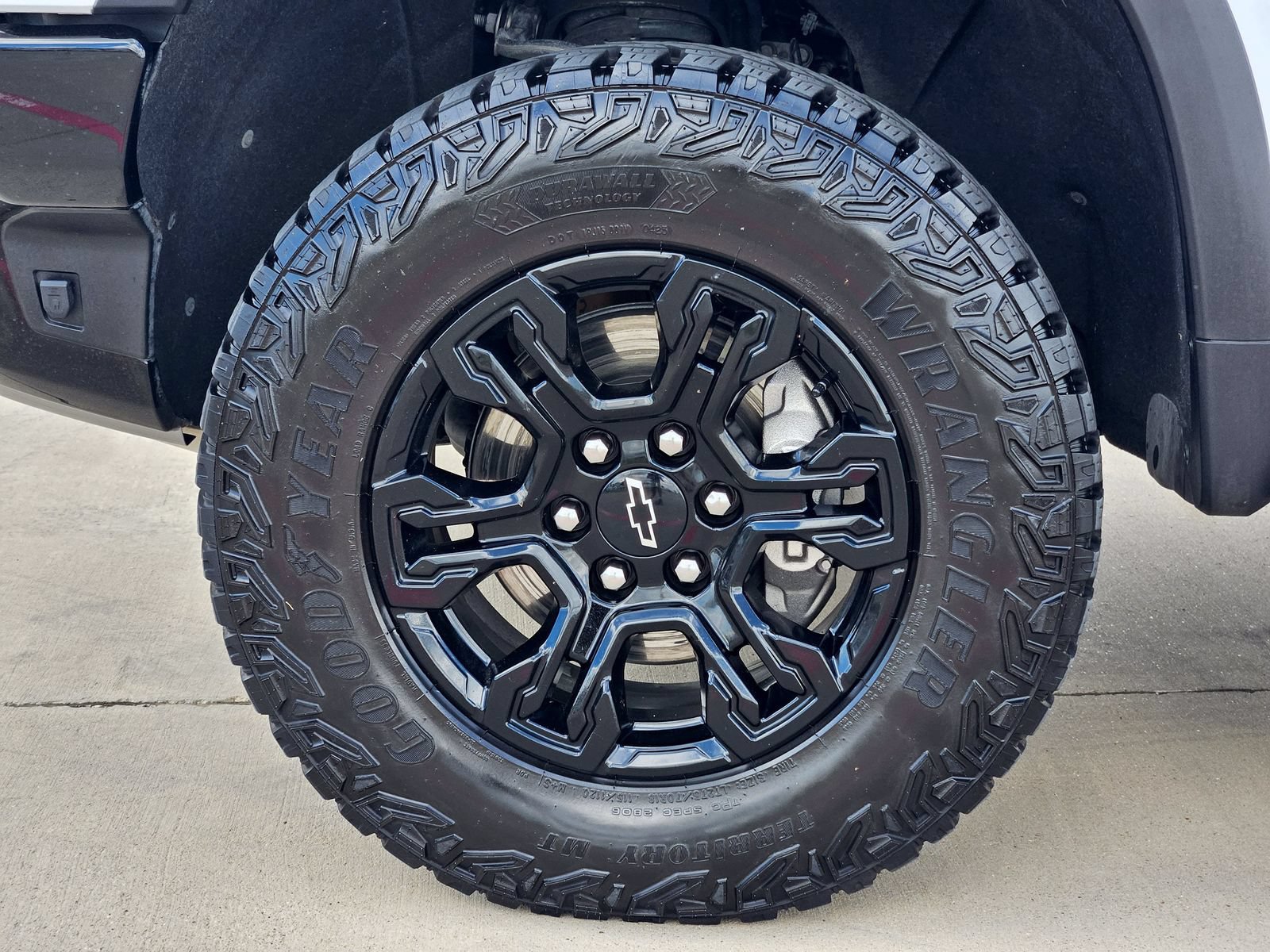 Certified 2025 Chevrolet Silverado 1500 ZR2 w/ Technology Package AWD/4WD image 14