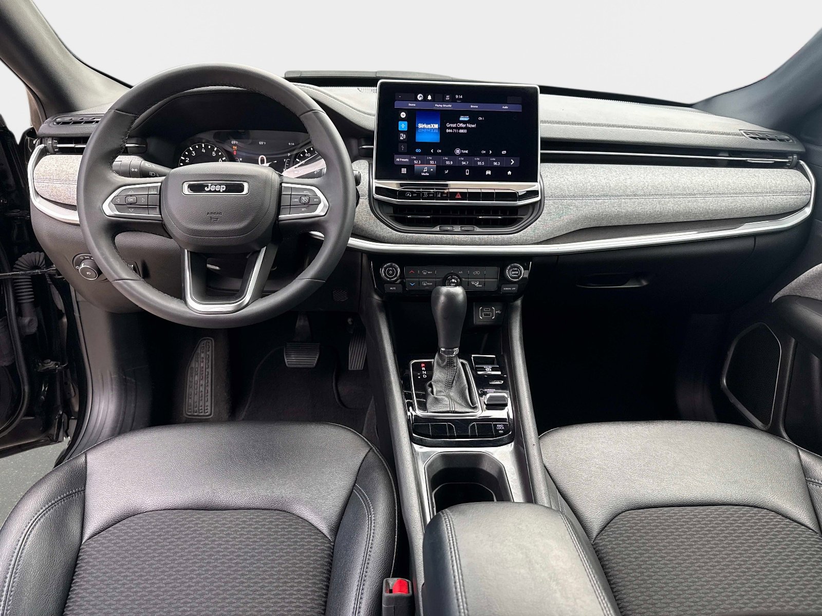 Used 2024 Jeep Compass Latitude image 17