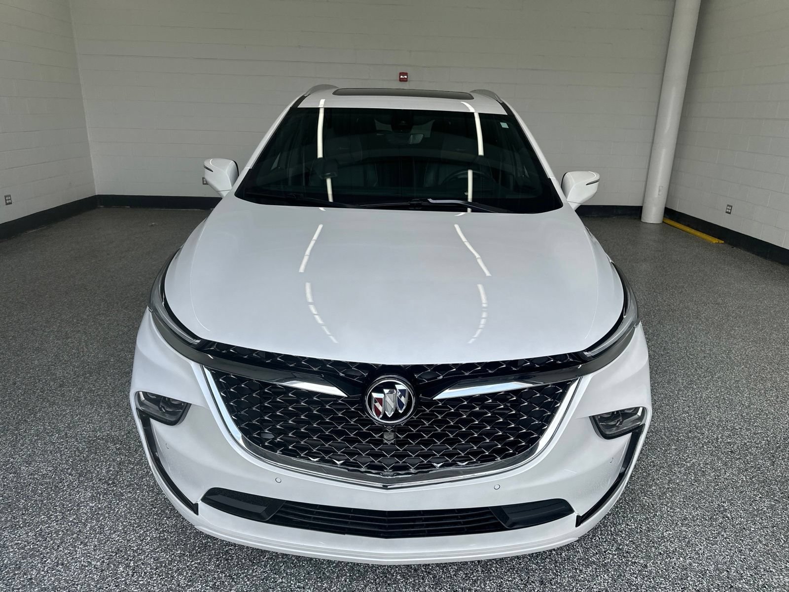 Used 2023 Buick Enclave Avenir w/ Avenir Technology Package AWD/4WD image 5