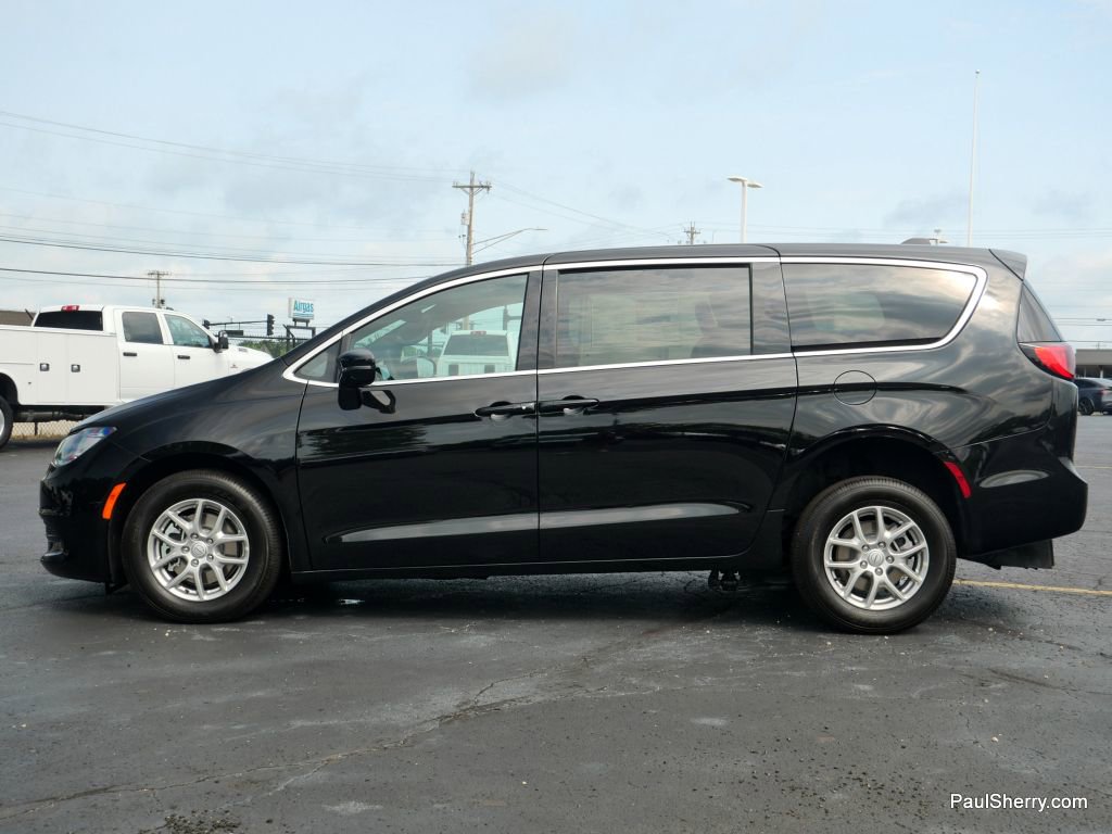 New 2025 Chrysler Voyager LX image 19