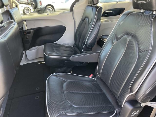 Used 2023 Chrysler Pacifica Limited FWD image 23